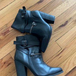 JOE’S GENUINE BLACK LEATHER VINTAGE MOTO STYLE BOOTS
SIZE 9.5 NEW/UNWORN